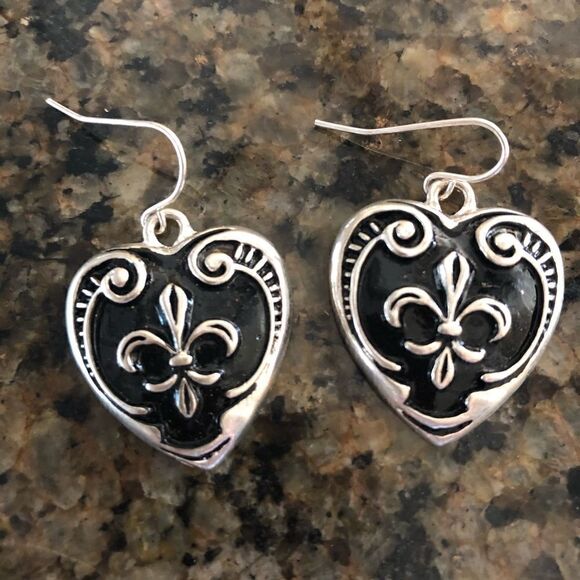 Fluer di lis earrings - Picture 1 of 4